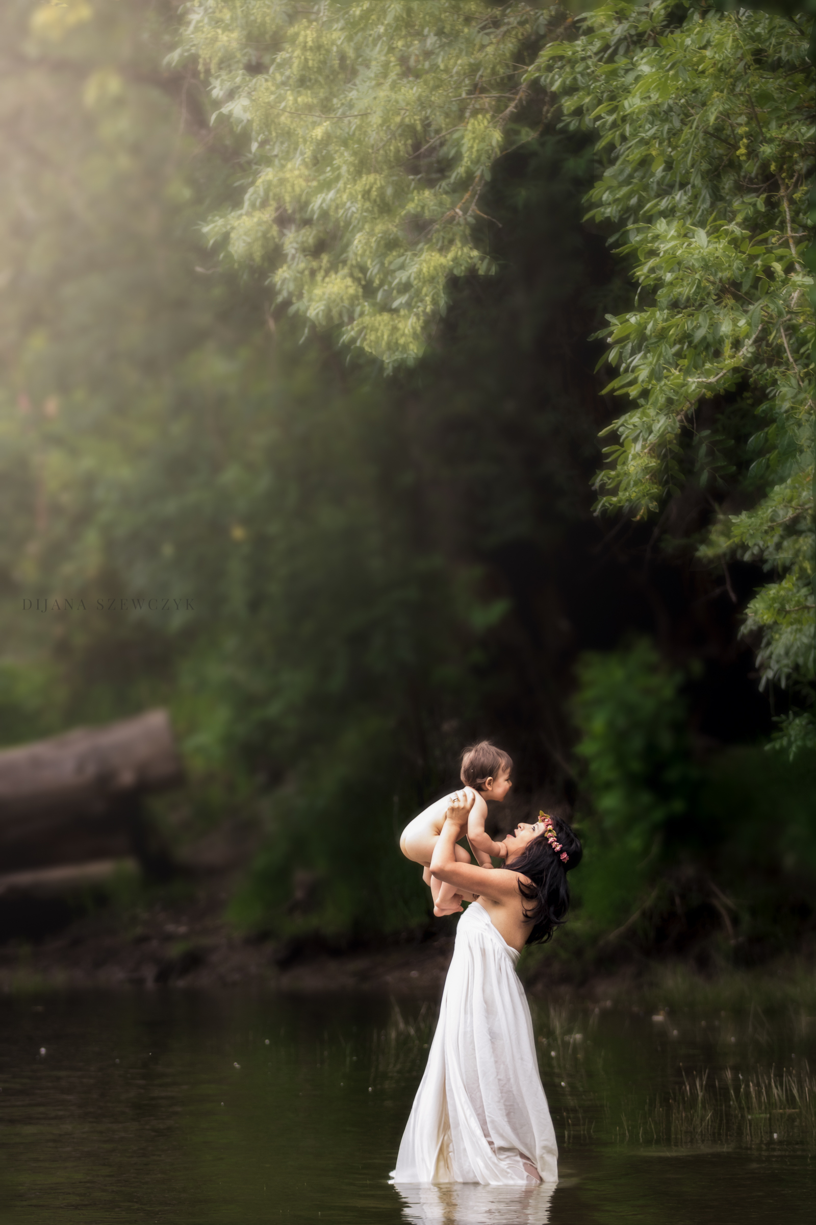 water maternity photoshoot