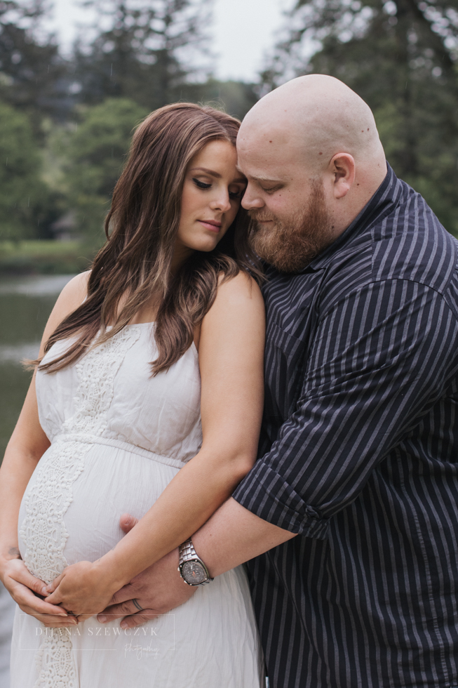 beautiful couple maternity photos what to wear baby bump