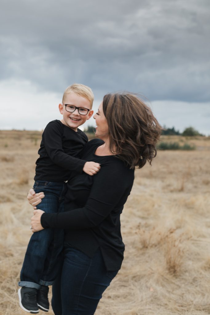 maternity poyographer Portland Oregon