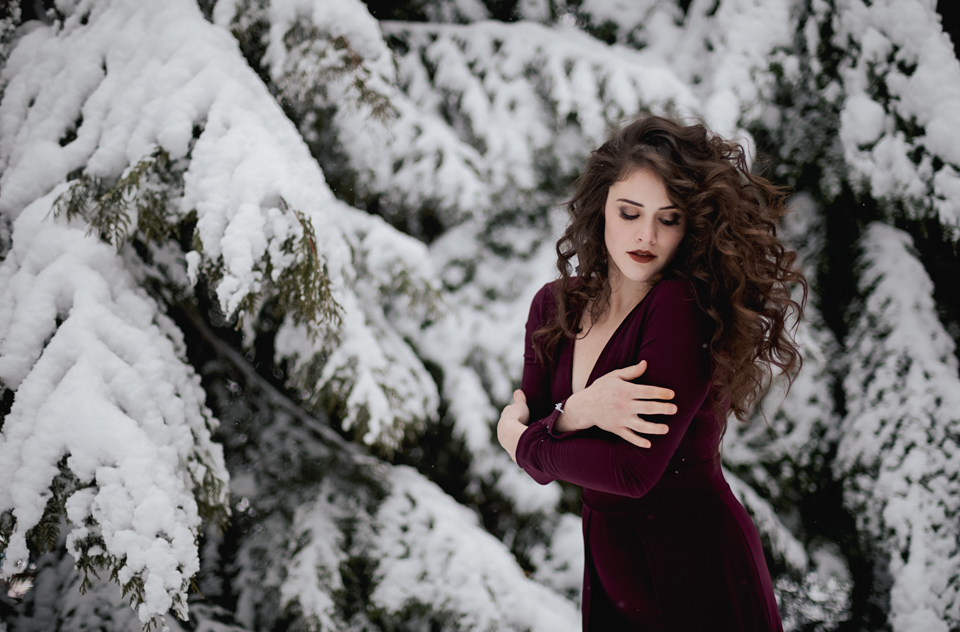 posing in nature snow shoot