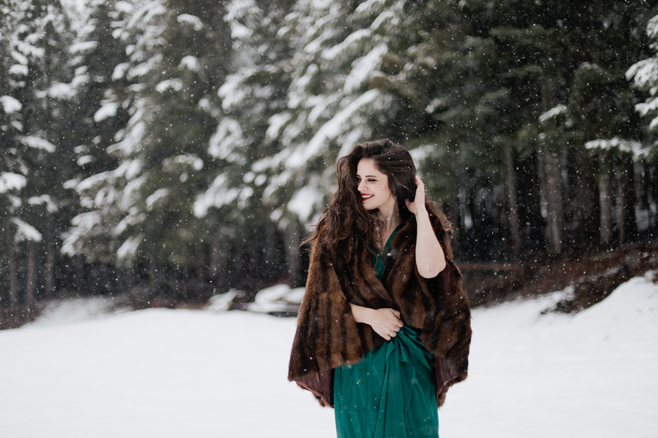 senior photosession in snow