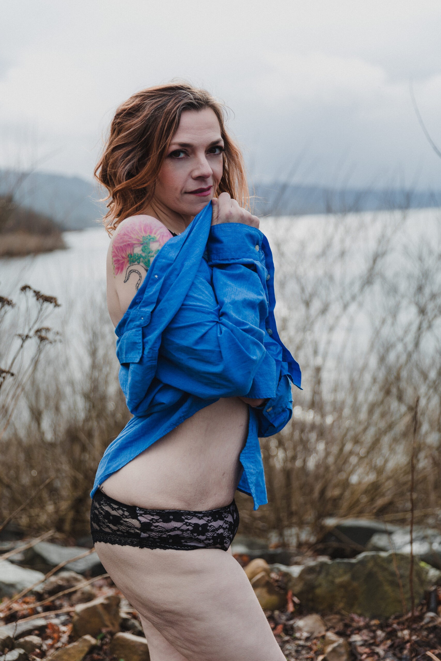 Holli outdoor field lake blue shirt black underwear outdoor session red head strawberry blonde looking into camera small petite loose skin stretch marks beautiful white woman